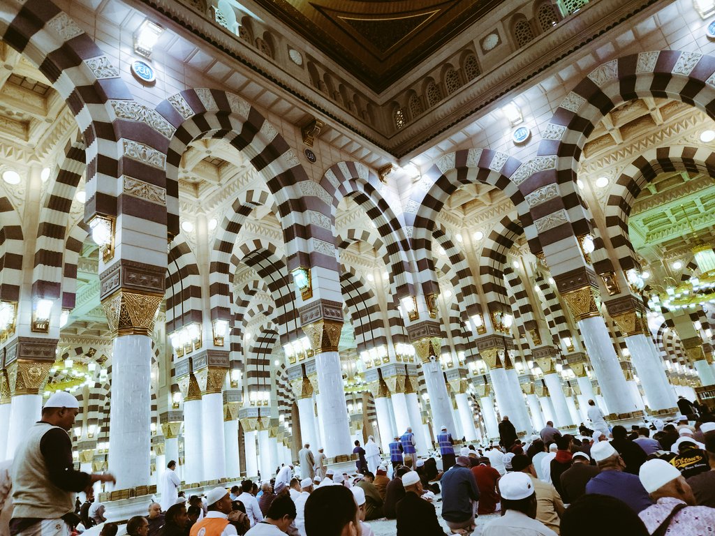 alihwarsame's tweet photo. Prophet's masjid (Al-Masjid an-Nabawi) in Al-Madinah Al-Munawara is a rare architectural art with splendid Interior design &amp; decoration. The door panels of the gates are adorned with beautiful geometric, wooden &amp; beautiful metal patterns. It's so peaceful &amp; appealing. https://t.co/HA6F4Kh6FN