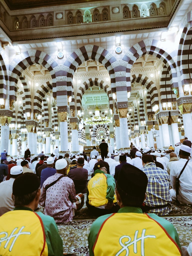 alihwarsame's tweet photo. Prophet's masjid (Al-Masjid an-Nabawi) in Al-Madinah Al-Munawara is a rare architectural art with splendid Interior design &amp; decoration. The door panels of the gates are adorned with beautiful geometric, wooden &amp; beautiful metal patterns. It's so peaceful &amp; appealing. https://t.co/HA6F4Kh6FN