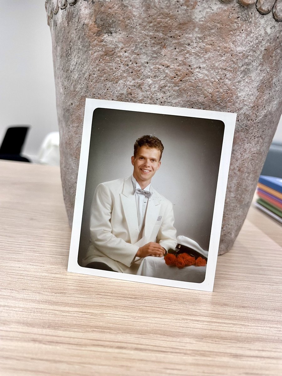 PetteriOrpo's tweet photo. Ylioppilaskirjoitukset alkavat tänään. Monelle lukiolaiselle jännittävät viikot edessä. Tsemppiä jokaiselle kirjoittajalle rutistukseen - hyvin kaikki menee! https://t.co/PnAWhxj4B4