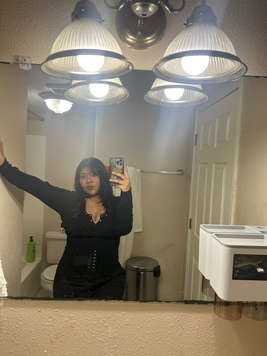 jossvlogss's tweet photo. 🫗
 🍷 on my own https://t.co/WkDidnqFxI