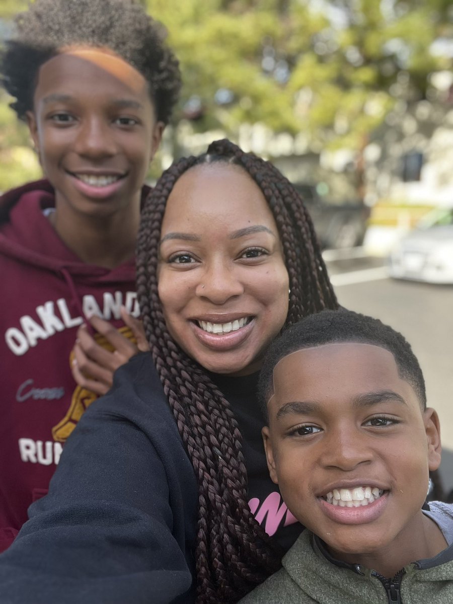MunmonSimoan's tweet photo. I can’t believe I have a 14 year old… Who’s now 5’8 (Taller than me) 😱

Happy Birthday to my 1st Born, DeS 🥳  14 years old on the 14th 🎂❤️👑♓️🏀🏈

#DeSFace #14YearsOld #My1stBorn #March14th https://t.co/s2HXGCLLMo