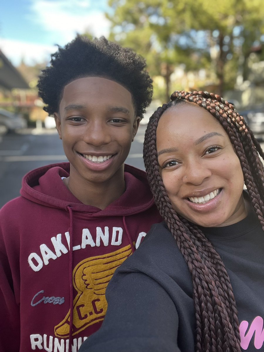 MunmonSimoan's tweet photo. I can’t believe I have a 14 year old… Who’s now 5’8 (Taller than me) 😱

Happy Birthday to my 1st Born, DeS 🥳  14 years old on the 14th 🎂❤️👑♓️🏀🏈

#DeSFace #14YearsOld #My1stBorn #March14th https://t.co/s2HXGCLLMo
