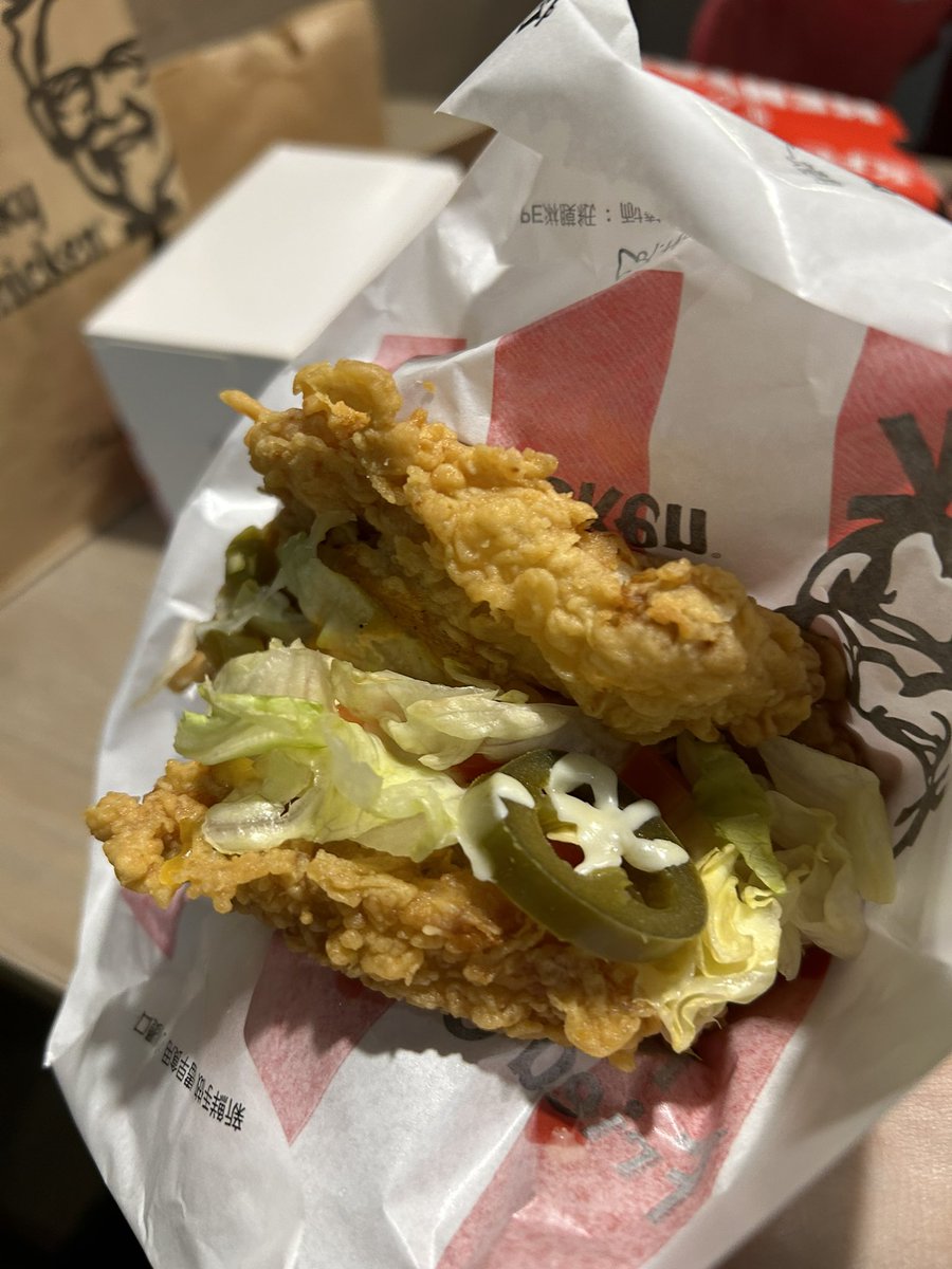 0xShingo's tweet photo. 料少到很空虛啊這個超級塔可🌮️...不過醬是真的好吃！

#KFC  #SuperTaco https://t.co/BzUWgJQFF3