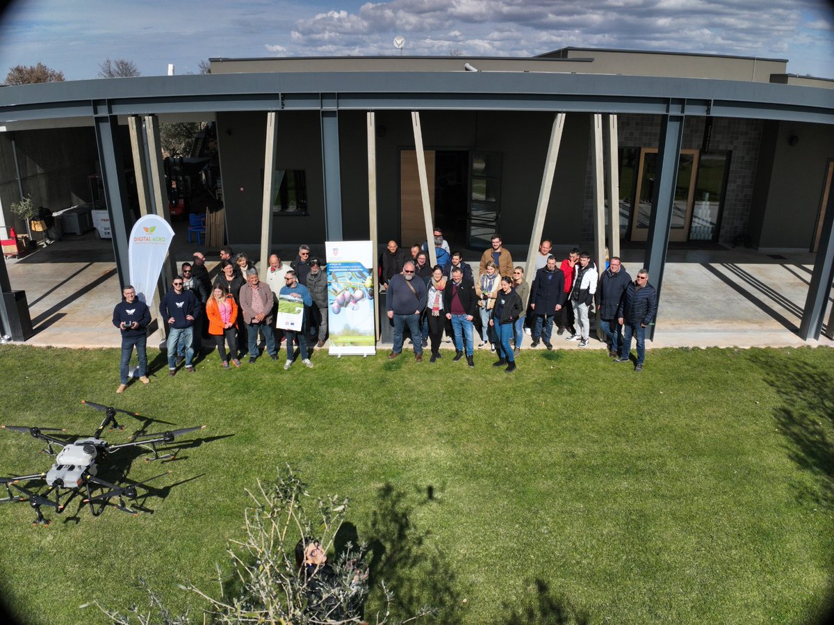 DigitalAgro_eu's tweet photo. Kako nam je bilo na demo aktivnosti na #OPGChiavalon, gdje smo predstavili novi #Mavic3Multispectral ali i #AgrasT30 i #Pix4DFields pogledajte na linku https://t.co/xI7tQSOIda @DJIGlobal @Pix4D_AG https://t.co/EOsHNsIWmA