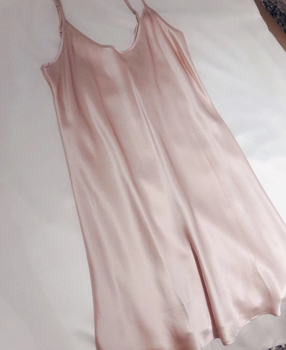 Classic style, high-cost performance. bit.ly/3ZJlkww #silknightgowns #silksatin #silkproducts #luxurysilk #mulberrysilk #luxestyle #everydayluxury #stylepost #loungewear #luxuriouslifestyle #womensfashionstyle #silksleepwear #nightgown #fashionstyleblogs #pinkdress