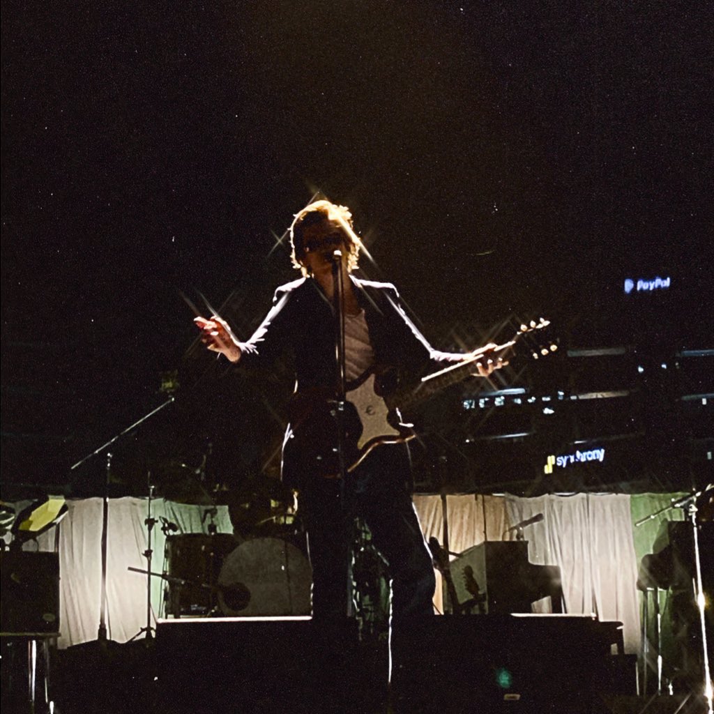FranzAbernathy's tweet photo. AM Snaps 📸 Pt. 1 #ArcticMonkeysLiveInManila https://t.co/TaFheIAPKQ