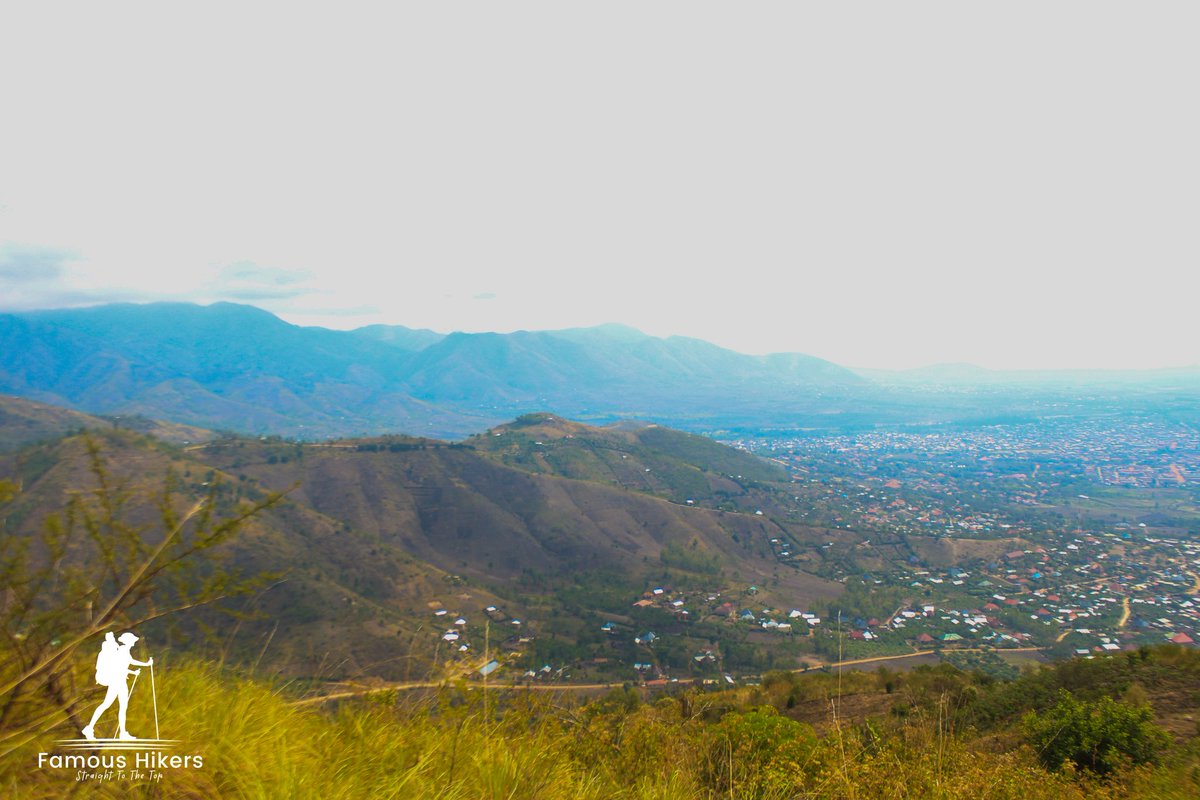 StephenMGonzaga's tweet photo. @TashandBrad_ @FamousHikers At the top of the Hill (1519m.a.s.l), one gets a clear view of the Rwenzori Ranges, Kasese town, The Cobalt Mines, Queen Elizabeth National Park, The Nyamwamba River Valley and Lake George. Great views 😊 https://t.co/DTMrSzezcm