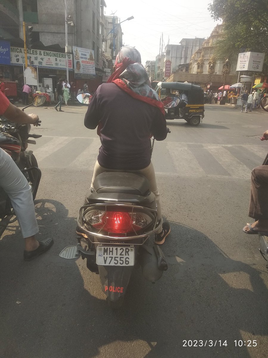ShubhamBotre13's tweet photo. No helmet
@PMCPune @CPPuneCity @PuneCityTraffic @PuneCityPolice https://t.co/Te8O8lW7ot