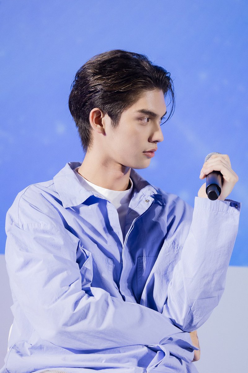 zoomdara_online's tweet photo. “ไบร์ท” รวมสร้างโมเมนต์สุดประทับใจในงาน SILVER BRIGHT DAY
อ่านข่าวเพิ่มเติม 👉🏻 https://t.co/QwnweOkLpi
#bbrightvc #ไบร์ทวชิรวิชญ์
#GalaxyA235GxBright #GalaxyA23
#SilverBright #zoomdara https://t.co/hWKSwiZXQL