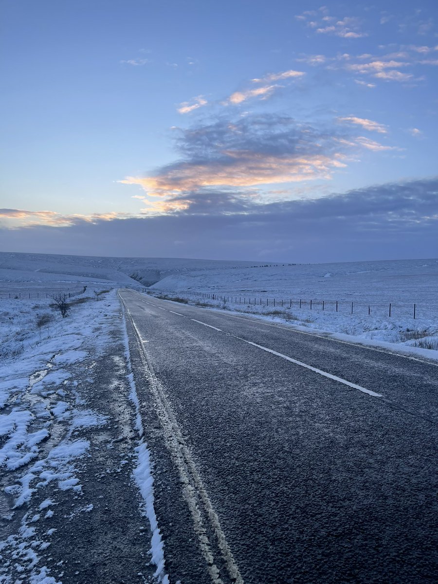Faction_cc's tweet image. Snake Pass clear and stunning views this morning. Some fresh snow but roads gritted and no ice on road surface. @SnakePassRoad @snakepasswest #snakepass