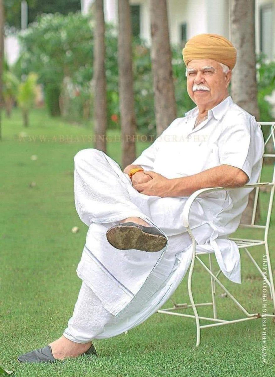 राजपूत करनी सेना के संस्थापक लोकेंद्र सिंह कालवी जी को भगवान अपने श्री चरणों में स्थान दे 
आपने सदैव सामाजिक समरसता बनाए रखने का पुरजोर समर्थन किया था।
Mahipal Singh Makrana