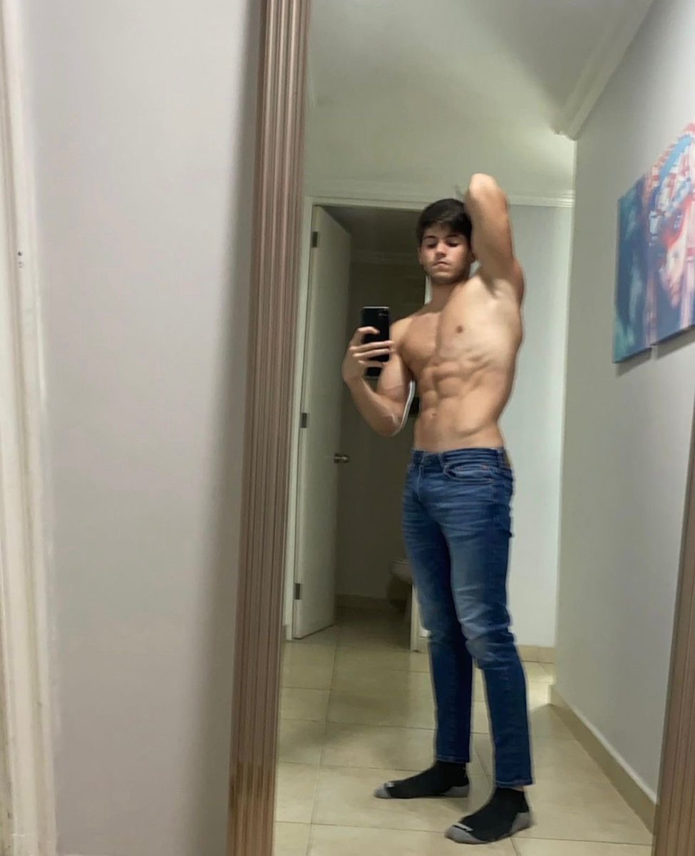 OnlyNudesPTY's tweet photo. Diego Martínez

Fitness y modelito panameño pero de raíces venezolanas.

IG: https://t.co/wNiMqEvZ93 https://t.co/IpTjsQFUIA