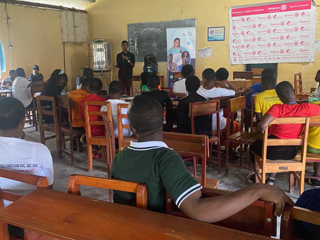 reachahand's tweet photo. In commeration of International Women’s day, we joined the rotary club of kasese and carried out a school outreach at Mt.Rwenzori Girls School.
This was to ensure that young people have access to accurate SRHR information to make informed decisions.
#UDecideUG #IWD23 https://t.co/mlBaFXF4ow