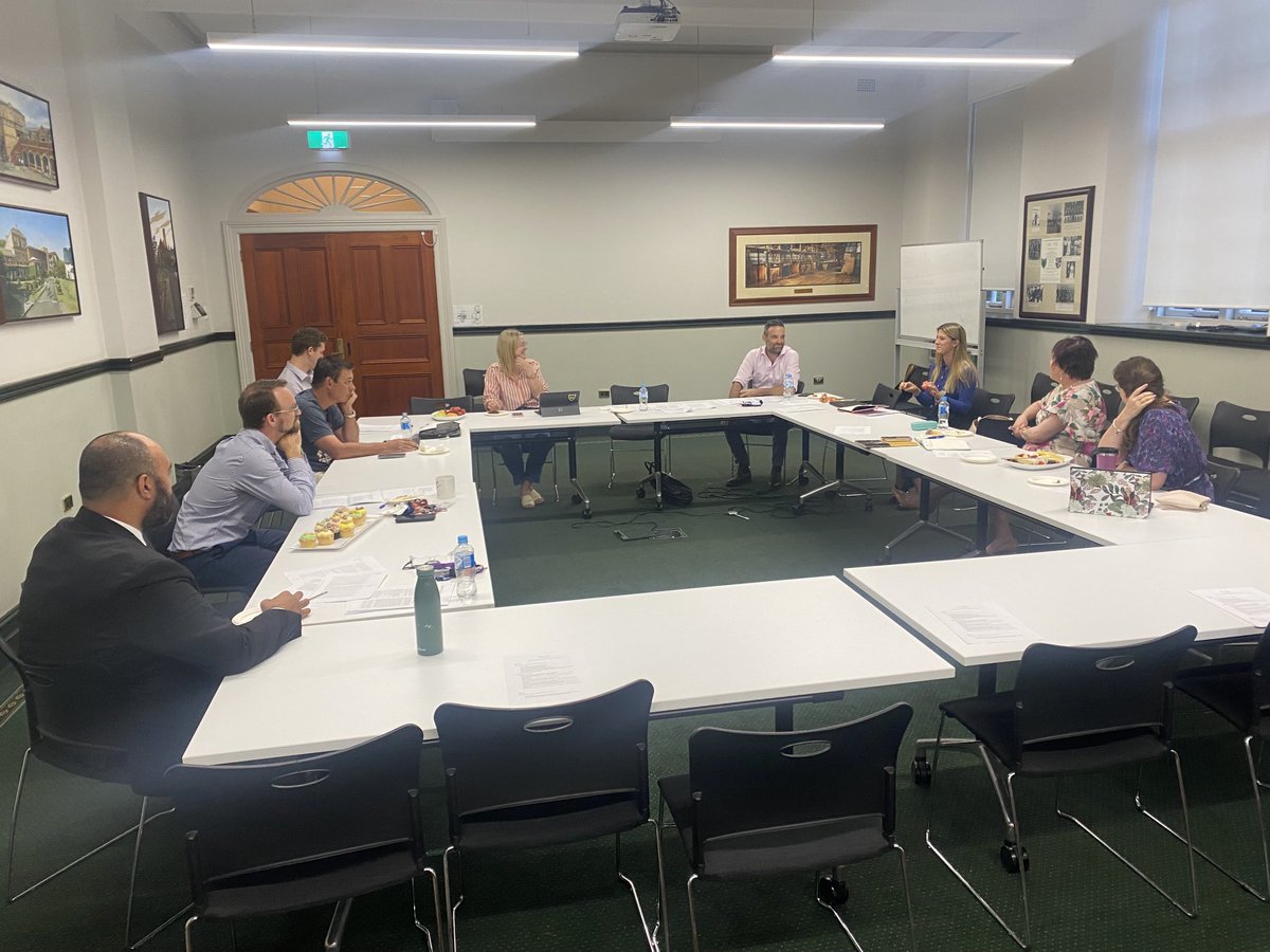 JonTzantzaris's tweet photo. Huge thanks to ⁦⁦@jvmpkb⁩ from USYD for facilitating tonight’s Imaginarium discussion on student writing and the formulaic essay. A lively discussion on why we love to teach English! Great to see the partnership between USYD and Shore still going strong. #writing #shore https://t.co/gFs9TqFvMq
