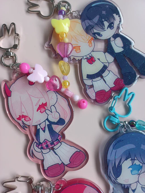 had so much fun assembling the charms for the keychains!!  i made little variations and i hope everyone will like it 