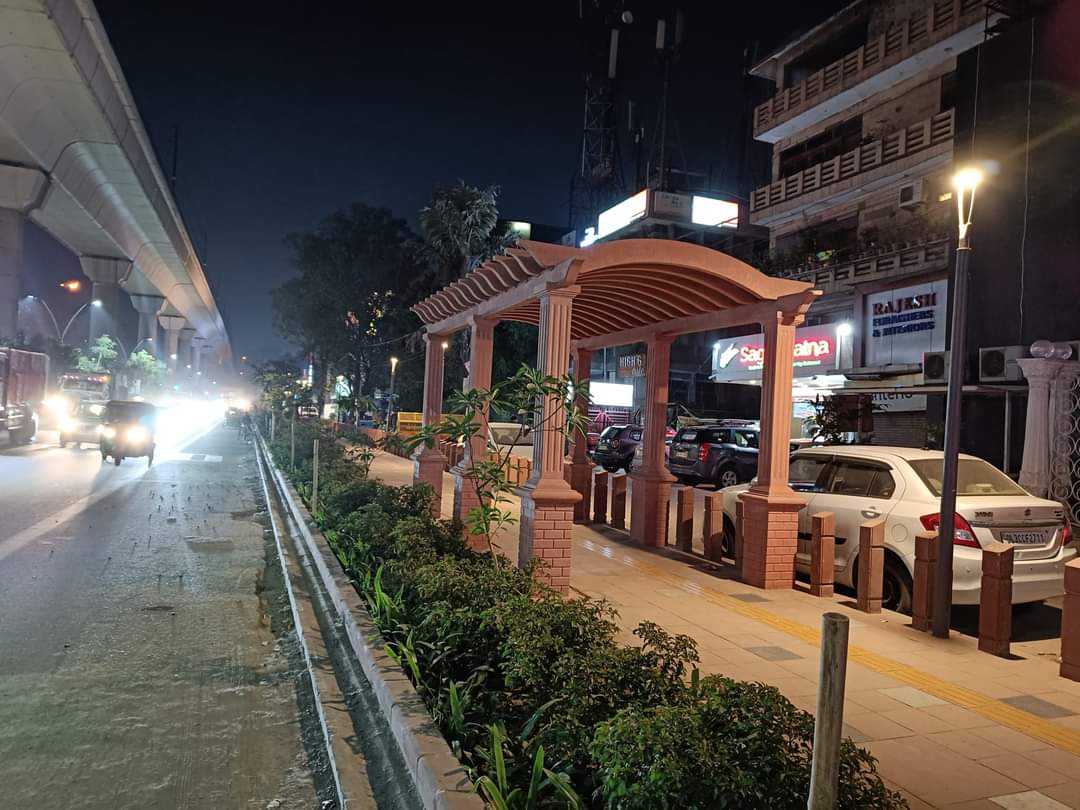 sharaddikshit1's tweet photo. Delhi loves Kejriwal...
Kejriwal loves Delhi💐💞
#KejriwalTransformsDelhi https://t.co/SVFGqDreVX