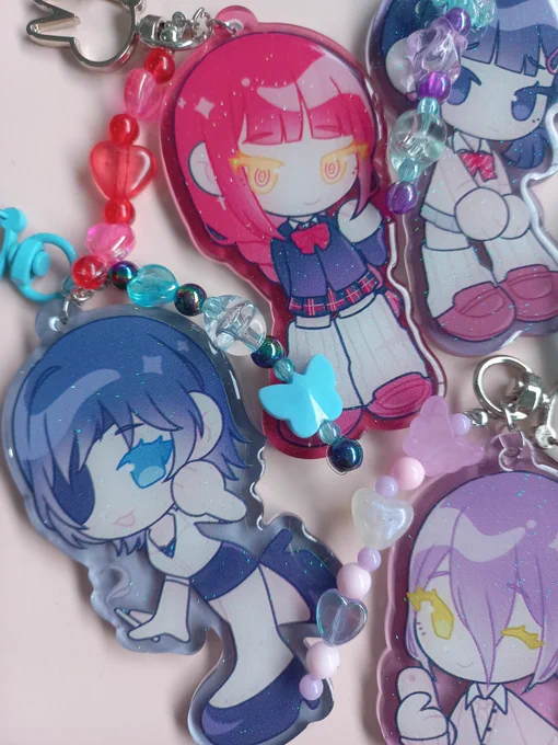 had so much fun assembling the charms for the keychains!!  i made little variations and i hope everyone will like it 