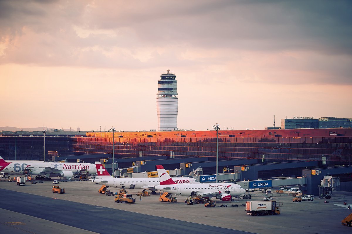 Flughafen Wien weiter im Aufwind, die Passagierzahlen im Februar 2023 im Vergleich zu 2022 um 83,6% auf rund 1,6 Mio. Passagiere angestiegen, mit 86,1% im Vergleich zu Februar 2019 nur mehr leicht unter Niveau des Jahres vor der Corona-Pandemie. Mehr unter bit.ly/3JeXt0z