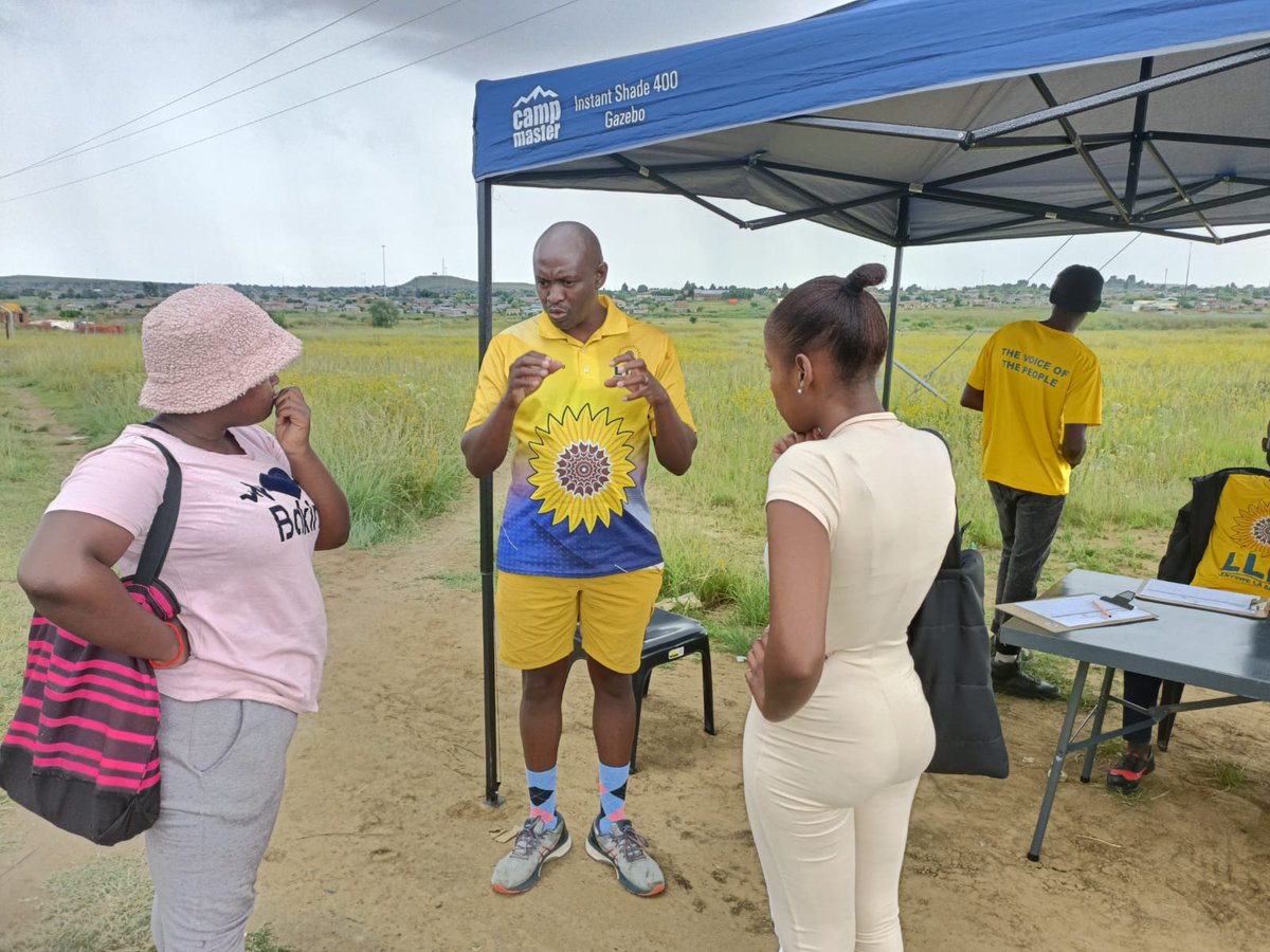 VoicePeople2024's tweet image. Majority of youth/women in #SouthAfrica dont have access to clean running water/healthcare. Well over decades in places such as #Qwaqwa #Phuthaditjhaba #Ladybrand #Manyatseng #Zastron #Winburg #Bloemfontein @Mangaung_Metro raw sewage runs into houses. VOTE llbsa.org.za