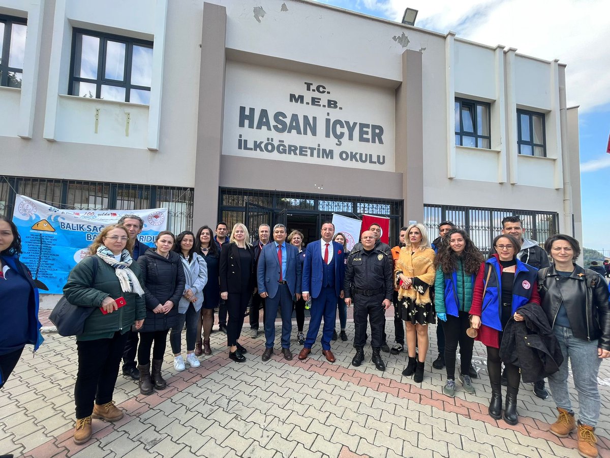 tarimnarlidere's tweet photo. Kaymakamımız Sn. Suat Dervişoğlu’nun katılımıyla gerçekleştirilen İl Tarım ve Orman Müdürlüğümüzün ❝100. Yılda Su Ürünleri ile Sağlıklı Çocuklar, Sağlıklı Nesiller Projesi❞ kapsamında Hasan İçyer Ortaokulunda proje etkinliği yapılmıştır. @SedatUsme @Ozenmustfa @izmirtarim https://t.co/weUrMZa3Va