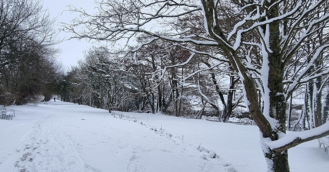 #KirkbyStephen |  A place we call home 💚. The snow ❄️ just adds to its beauty 🤩 doesn't it?

3 weeks before the start of the 2023 #holidayseason 🙌 -maybe adding snow boots 🎿 to the #kitlist isn't a bad idea 😜 

#coasttocoast #visitcumbria #rivereden #cumbria @VisitUpperEden