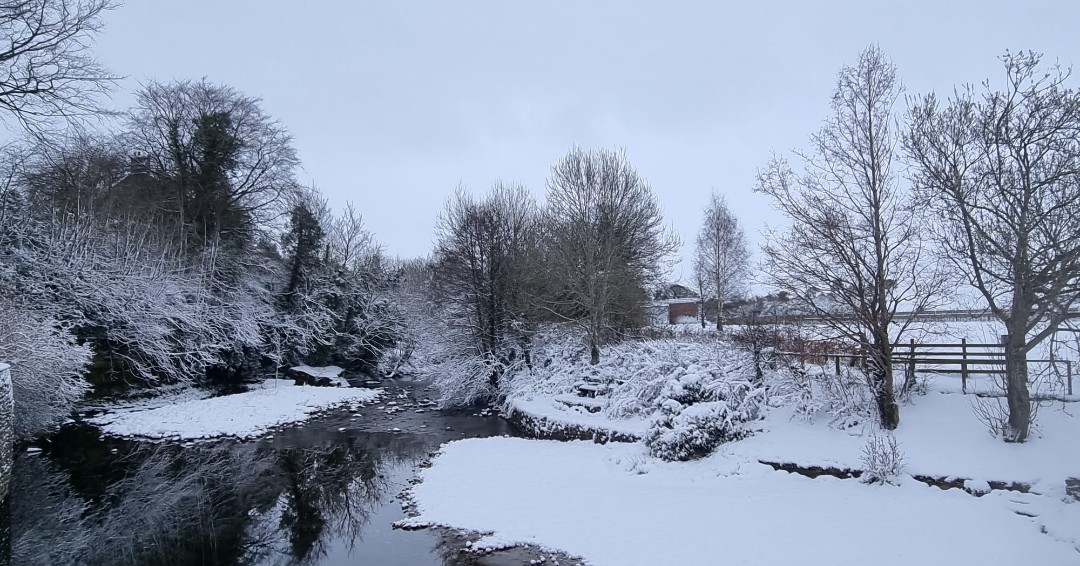 c2c_Packhorse's tweet photo. #KirkbyStephen | A place we call home ๐. The snow โ๏ธ just adds to its beauty ๐คฉ doesn't it?
3 weeks before the start of the 2023 #holidayseason ๐ -maybe adding snow boots ๐ฟ to the #kitlist isn't a bad idea ๐
#coasttocoast #visitcumbria #rivereden #cumbria @VisitUpperEden https://t.co/wklgmvfkrw