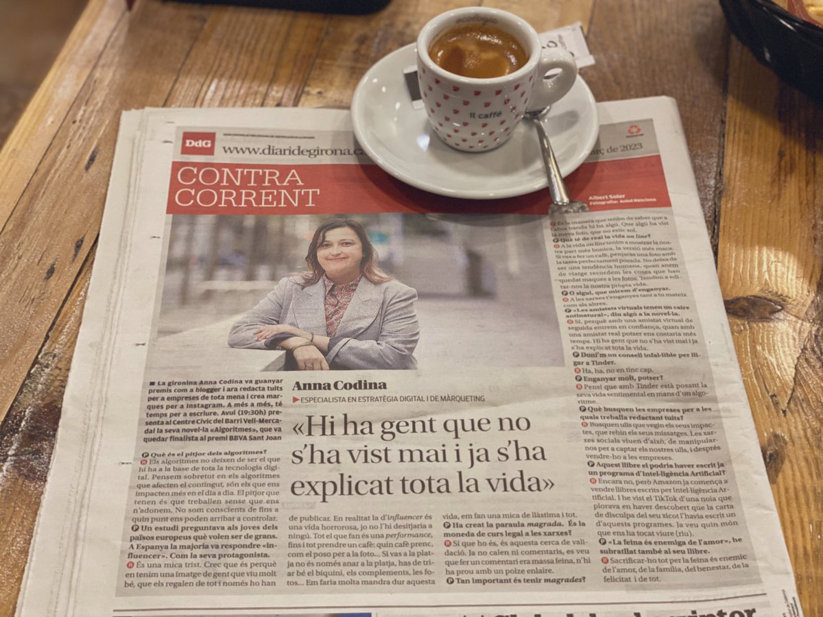 ultrasonica's tweet image. Influencing amb la foto del cafè #Algoritmes 💟