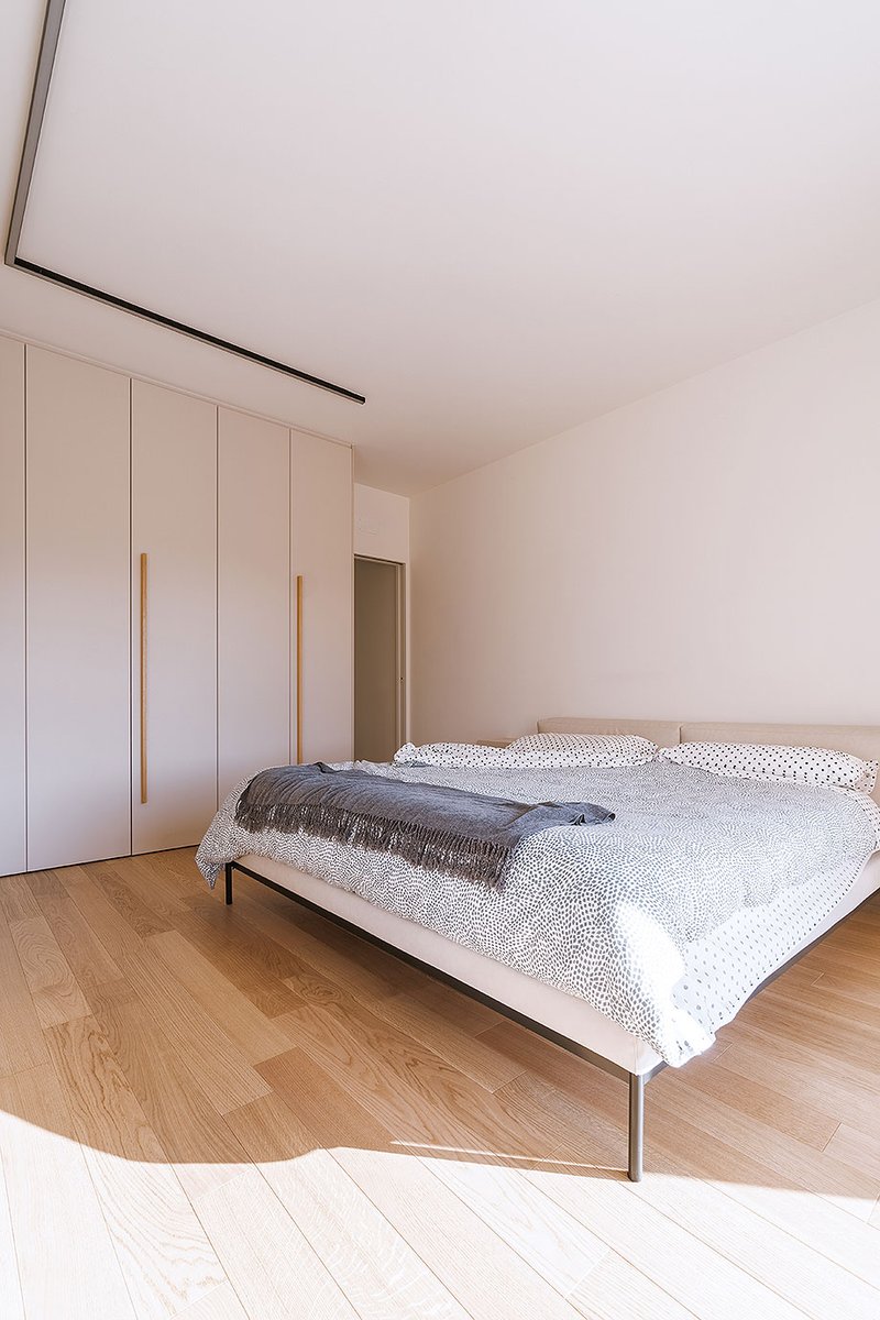 Interior_es's tweet photo. ZDA | Zupelli #Design #Architettura proyectó esta #casa en la que se ha dado una gran importancia al uso de la luz, amplificada por el uso de amplios #ventanales.
-> Fotografías: Matteo Sturla
-> https://t.co/AonfBWH6f3
-> #houses #modernhouses #interiors #Italia #Italy https://t.co/5BwuDuoDUN