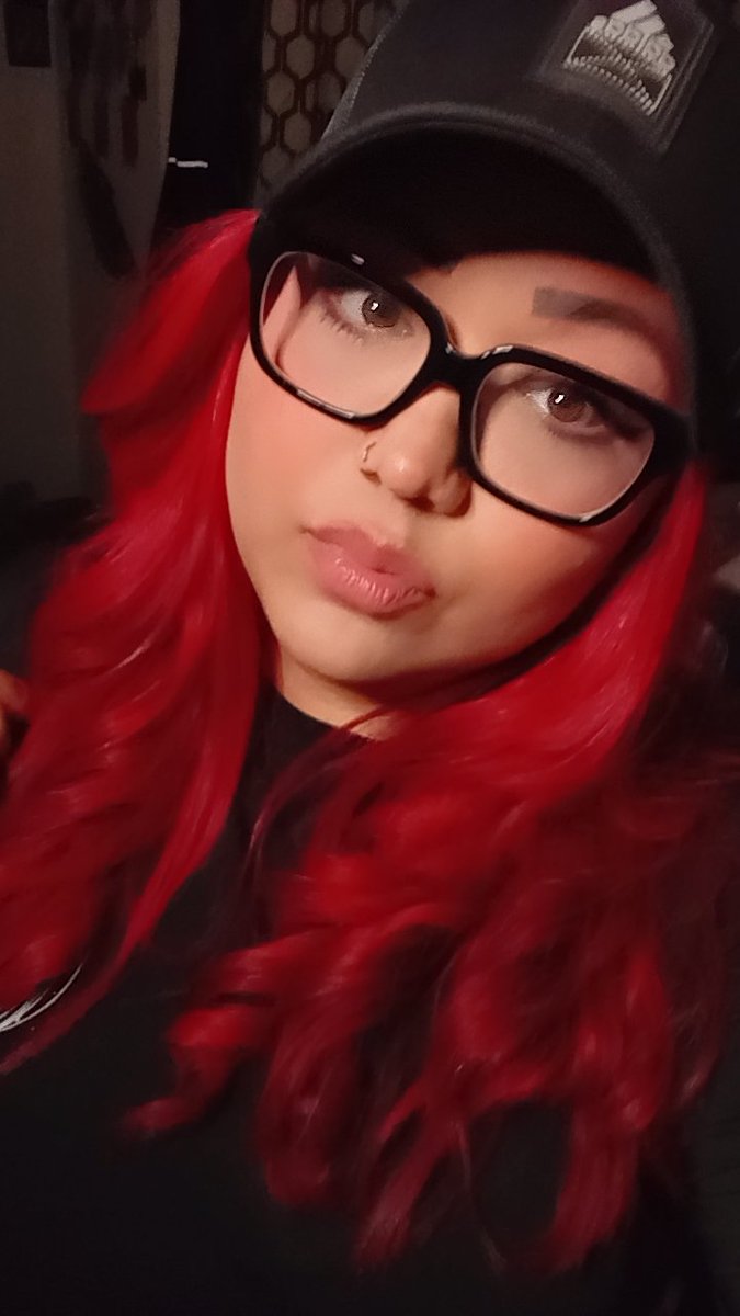 LaPebbles87's tweet photo. Dyed my hair red...#redhead #latinababy #southtexas https://t.co/sfJy1a0lYQ