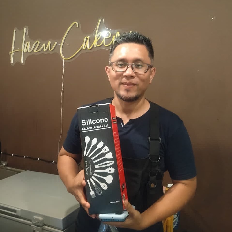 hazucakery's tweet photo. Congratulations to our Lucky Draw Winner! 🥳 

Korang yang nak menang air fryer atau oven sempat lagi tau. Just spend more than RM100 in a single receipt to join! https://t.co/jYdmziLiBK