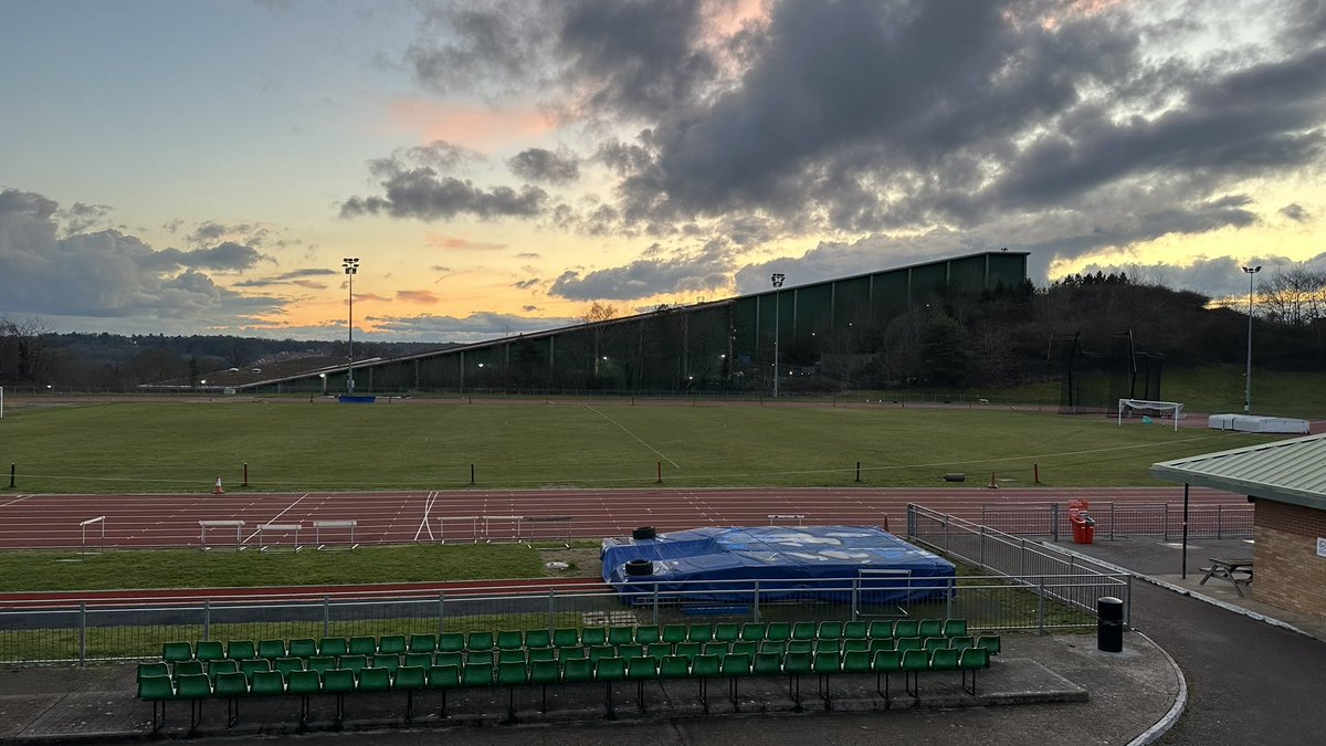Dacorumtri's tweet photo. Coached run training is back this Wednesday evening at Jarman Park Athletics Track from 18:00-19:00.
Looks like the snow should stay away 🤞
Bring a few layers as it will be fairly cold still and plenty of hydration. 🏃‍♀️ 🏃‍♂️       you can sign up below ⬇️ 
https://t.co/beqD7stgUv https://t.co/piierxDAqV