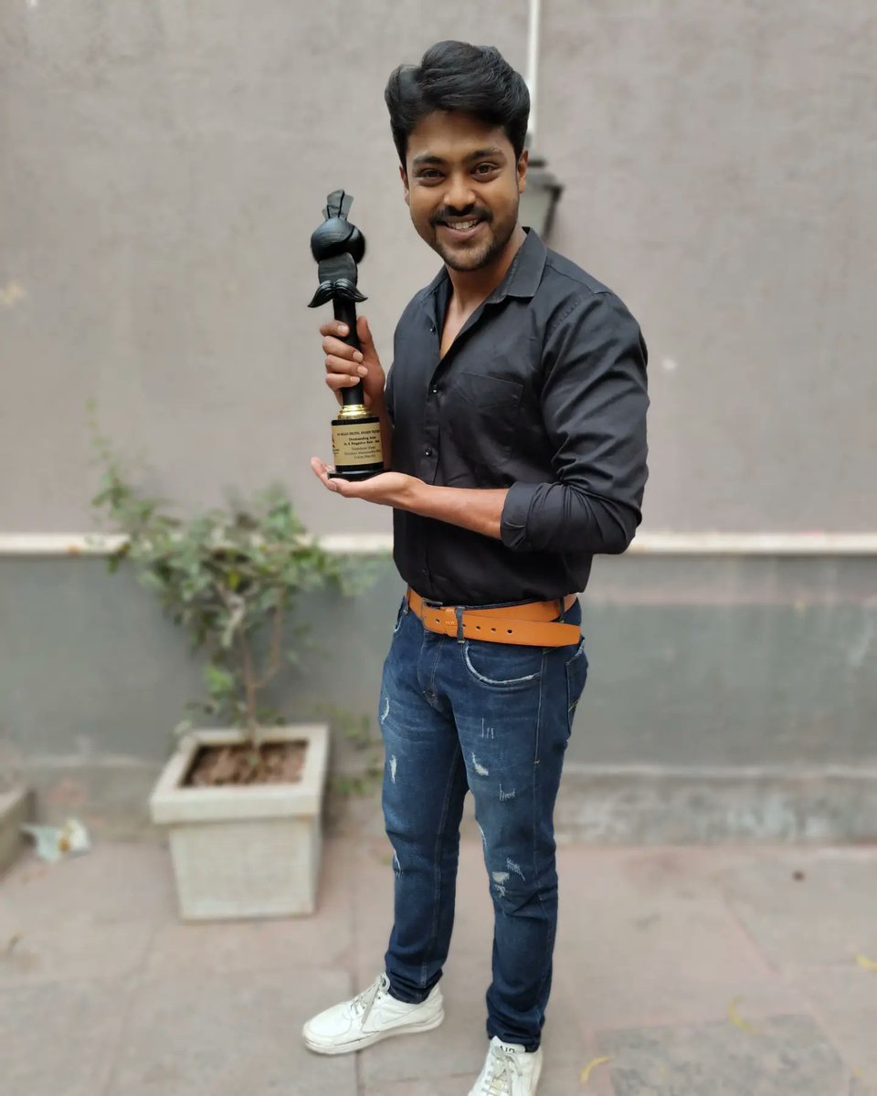 itsmajja's tweet image. Congratulations #HrishikeshShelar for winning the award for Outstanding Actor In A Negative Role – Male (Sundara Manamadhe भरली Colors Marathi)
@HrishikeshShe
#hrishikeshshelar #negativerole #Itsmajja