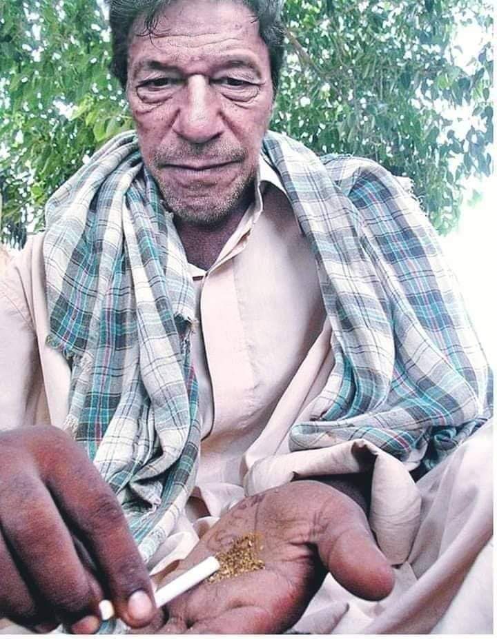 ایک تھا منگتا اور فقیر
اُس کو ہو گئی بواسیر
۔۔۔۔۔۔۔
غلاظت کا وہ کنستر تھا
ٹانگ پہ اس کی پلستر تھا
۔۔۔۔۔۔
یوتھیوں کا اک نیتا تھا
یوٹرن وہ لیتا تھا
۔۔۔۔۔۔
جیل جانے سے ڈرتا تھا
جھوٹے وعدے کرتا تھا
۔۔۔۔۔
بڑا حرامخور تھا
توشہ خانہ کا چور تھا
۔۔۔۔۔۔
نشے میں وہ راضی تھا
نام اس کا نیازی