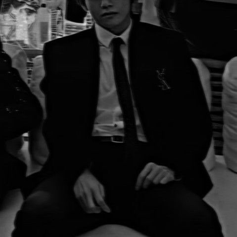 #поискмью 
•Клинт 
•he/him
•98 line 
•стэню бтс,немного страдаю по геншу,обсужу с вами аниме/сериалы/книги/мангу 
•пишу обо всем и ни о чем сразу.варю кофе 24/7,страдаю от вечного недосыпа.

не скажу,что комфортный,но по крайней мере стараюсь.