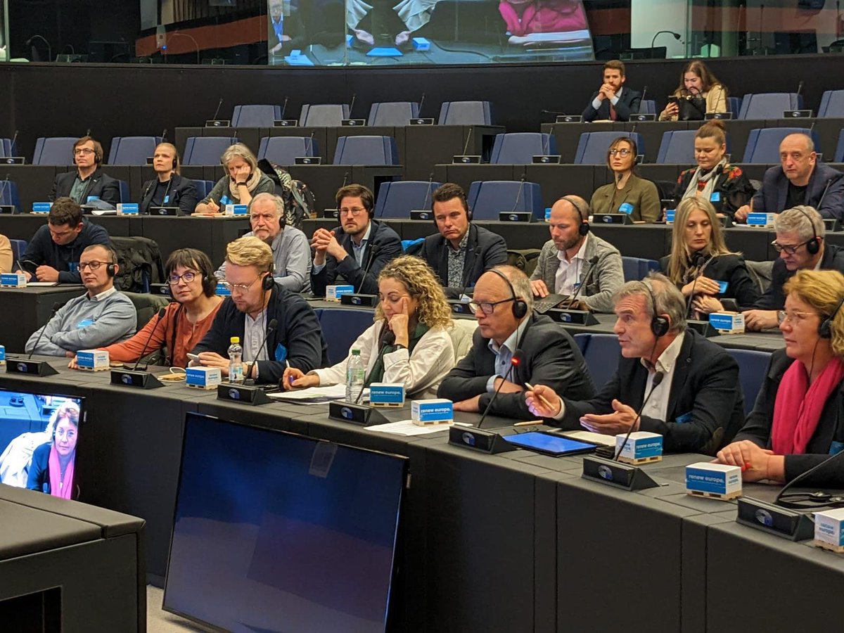 Representantes de 2⃣9⃣ redes europeas de Grupos de Acción Local de @ElardAisbl, entre los que está REDR, trasladaron ayer a eurodiputados del <a href="/Europarl_EN/">European Parliament</a> la necesidad de apostar por un desarrollo rural transversal LEADER/CLLD, para dar respuesta a los desafíos rurales 🇪🇺🏘️👧🏻