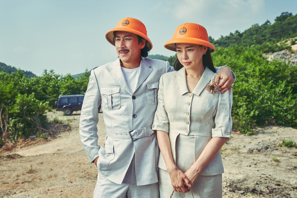 koreavibenews's tweet photo. ‘킬링 로맨스’ #이선균-#이하늬-#공명, 비주얼만 봐도 궁금
The visuals of 'Killing Romance' starring #LeeSunkyun, #LeeHanui and #GongMyeong raise curiosity about the movie.
🖇️ https://t.co/o1y8ZiujfB
#한류타임스 #HanryuTimes https://t.co/6fnIBz6jmS