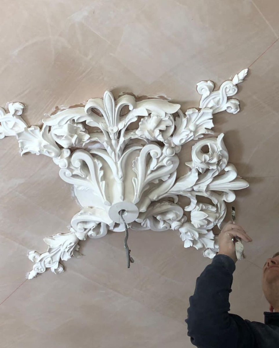 CSJbespoke's tweet photo. Beautiful detail on our Kingston ceiling rose. #bespokeplastermouldings #plasterceilingrose #ceilingrose #home #homedecor #homeimprovement #homeinterior #diy #ceiling #restoration #renovation #crafts #craftsmen #craftsmenship #fibrousplaster https://t.co/VuwOHQA1G8