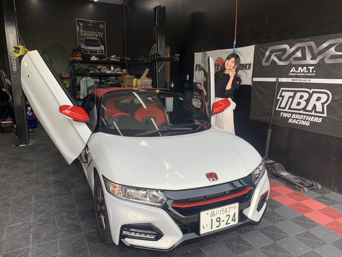 yutasan8's tweet photo. 一昨日、大阪に行ってきました。
同日娘が卒業旅行で大阪に行くんですが、
友達と新幹線で行くので、とフラれました。
下道12時間、給油休憩一回のみ。
隣に乗ってくれないワケです。一泊してから
Result Jpapanへ。社長と月島さんに愚痴ってきました。
月島さんまじカワイイ。
#S660 #ResultJpapan https://t.co/5lVIbuGJfk