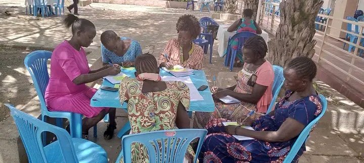 When it comes to initiatives to stop child marriage women play a critical role.Frequent engagement gives them chance to speak out their voices &amp; empower them to lead from their perspectives .#empowergirls
<a href="/GirlsFirstFund/">Girls First Fund</a>
<a href="/GirlsNotBrides/">Girls Not Brides</a>
<a href="/Makehappybetrue/">MakeHappyBeTrue</a> @KoWinki 
<a href="/theCharity_DAO/">CharityDAO</a>