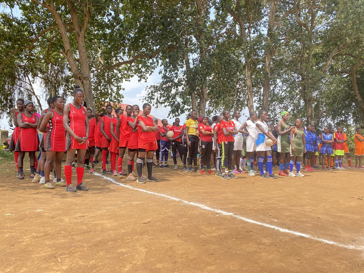 WeAreYouthsUg's tweet photo. Netball teams paraded for inspection and briefing. The following are some of the teams that participated in netball.
✍🏿Mastered seed S.s
✍🏿St. Charles Kasasa
✍🏿Kisaana Muslim s.s
✍🏿Victoria College Lukaya
✍🏿Wagwa High School
✍🏿Bukulula girls S.s
✍🏿Bright High Mukoko
#WASSC https://t.co/uScodze1xY