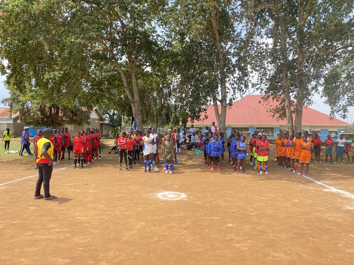 WeAreYouthsUg's tweet photo. Netball teams paraded for inspection and briefing. The following are some of the teams that participated in netball.
✍🏿Mastered seed S.s
✍🏿St. Charles Kasasa
✍🏿Kisaana Muslim s.s
✍🏿Victoria College Lukaya
✍🏿Wagwa High School
✍🏿Bukulula girls S.s
✍🏿Bright High Mukoko
#WASSC https://t.co/uScodze1xY