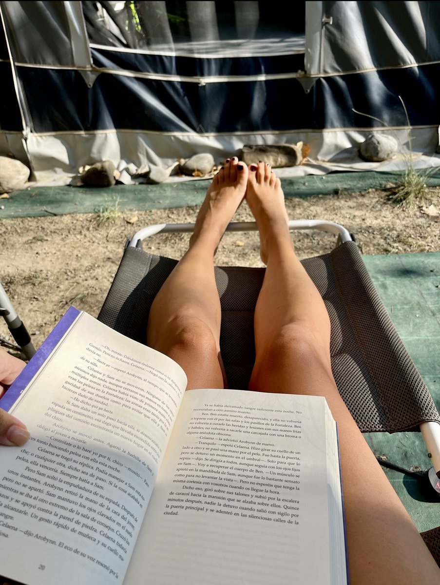 Lauriav86's tweet photo. Momentos felices… sol, lectura y montaña 🥰🥰🥰 Ánimo con el martes 💪🏼💪🏼💪🏼 https://t.co/K1yBfjQbr7