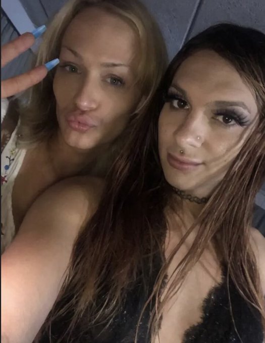 Galandria Gabriella🧚🏼‍♀️🌹 - 1 pic. Being scandalous with carmen https://t.co/WDrcnHSXKJ