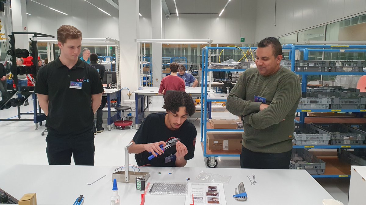 KMWEprecision's tweet photo. Op 9 maart organiseerde KMWE het Tech Event, een initiatief van @BICollege_, waarbij aankomende techniektalenten en zij-instromers de kans krijgen om in de keuken te kijken bij KMWE. Zij kunnen beleven wat werken bij KMWE inhoudt. Wil jij dat ook? -> careers@kmwe.com https://t.co/sAHI6HIUt6