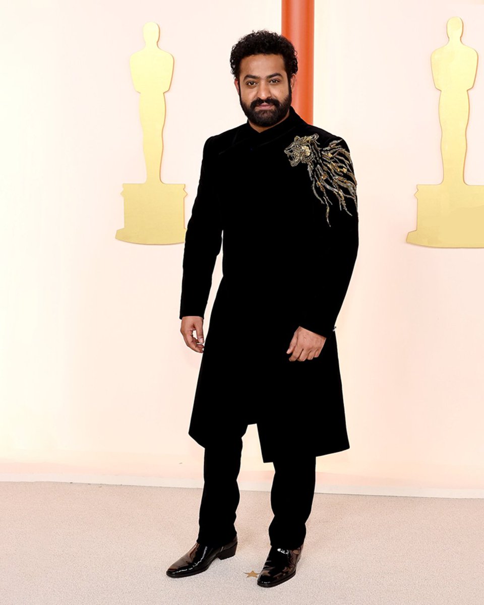 GG_Studio's tweet image. Jr NTR @tarak9999 in custom Gaurav Gupta bandhgala at the 95th Academy Awards @TheAcademy

Styled by: @ashwinmawle
 
#GauravGupta #GauravGuptaMan #oscars #RRR #95thAcademyAwards #JrNTR #RRRatOscars #AcademyAwards