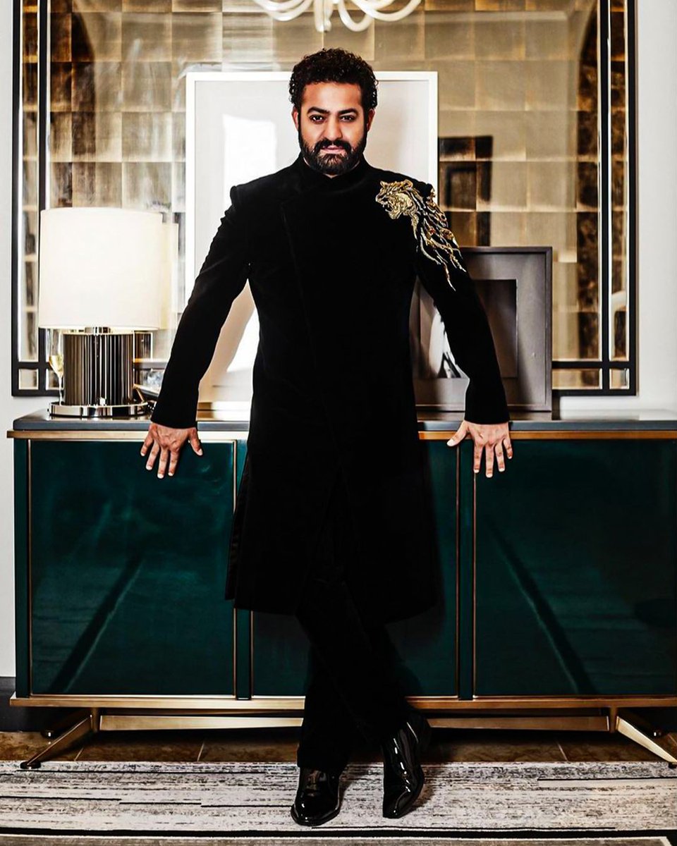 GG_Studio's tweet image. Jr NTR @tarak9999 in custom Gaurav Gupta bandhgala at the 95th Academy Awards @TheAcademy

Styled by: @ashwinmawle
 
#GauravGupta #GauravGuptaMan #oscars #RRR #95thAcademyAwards #JrNTR #RRRatOscars #AcademyAwards