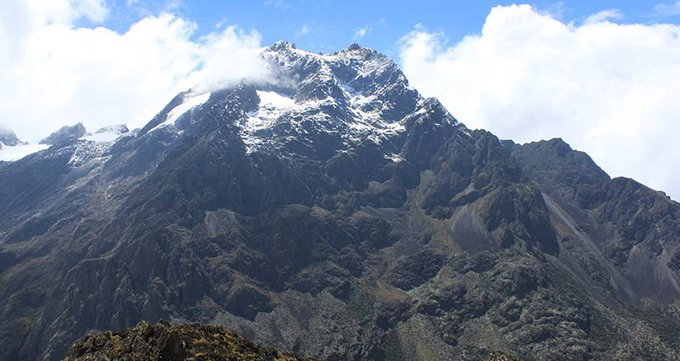 A wonderful week to you all,
Reserve and take a climb at the Wonderful #RwenzoriMountain in #Uganda