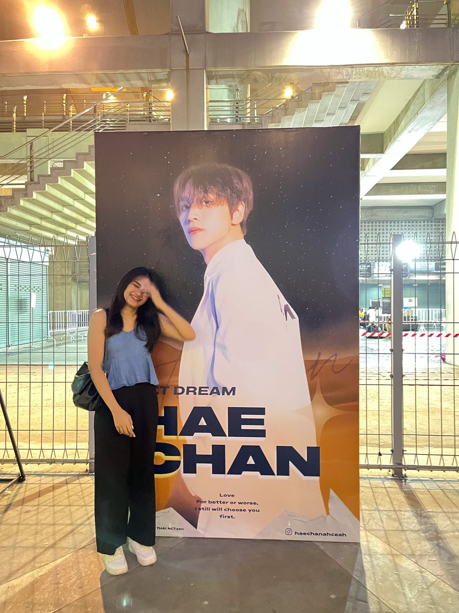 myluvfullsuniee's tweet photo. ในที่สุดเราก็ได้เจอกัน อยากจะบอกว่าเราภูมิใจในตัวเธอมากๆนะ🐻🌻
#เช็กอินกับแฮชานDREAM 
#HAECHANinBKK
#WelcomeHaechantoBangkok
#Project4Sunchan
#NCTDREAM_THEDREAMSHOW2_in_BKK https://t.co/qV9Bh1EV3V