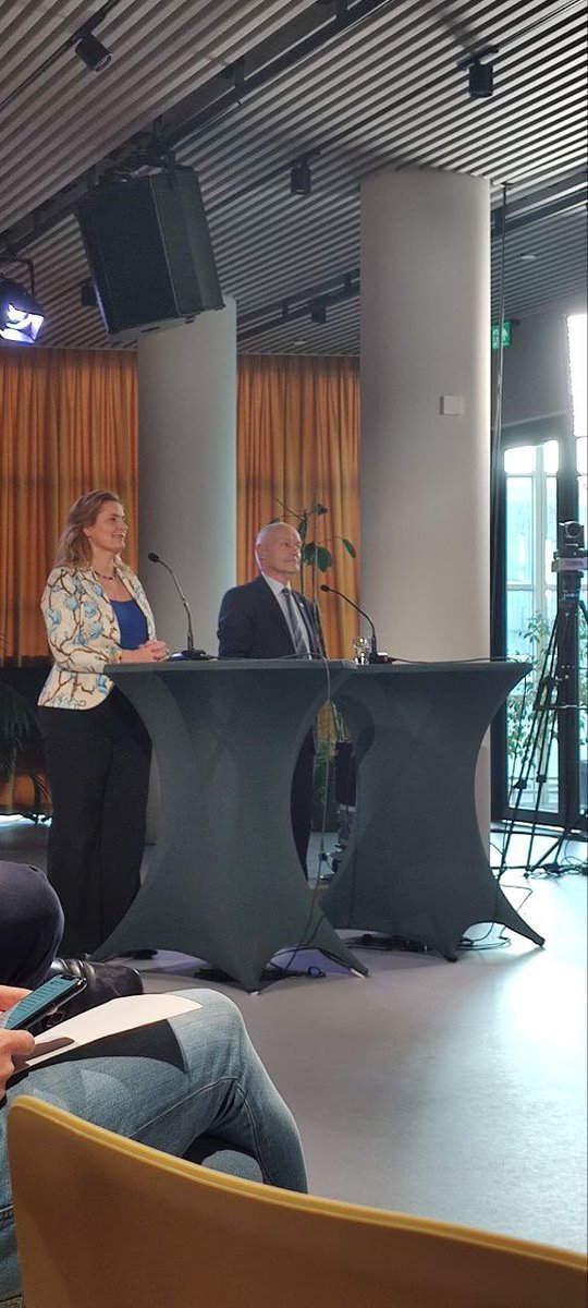 henkdevree's tweet photo. Gisteren in debat over verschillende onderwerpen onder leiding van Ron Fresen @DenHaagFM #PVV #PS23 #PS2023 https://t.co/rTVMisw48m
