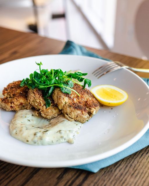 PalaceSocial's tweet photo. Looking for a delicious seafood option to try during Lent? Look no further than our mouth-watering crab cakes! 🦀 Scratch-made with delicate Maryland crab that's pan-seared to perfection and served with our own Remoulade sauce. https://t.co/ylOHVoakv8